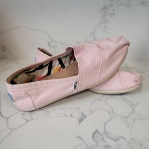 Light pink Toms